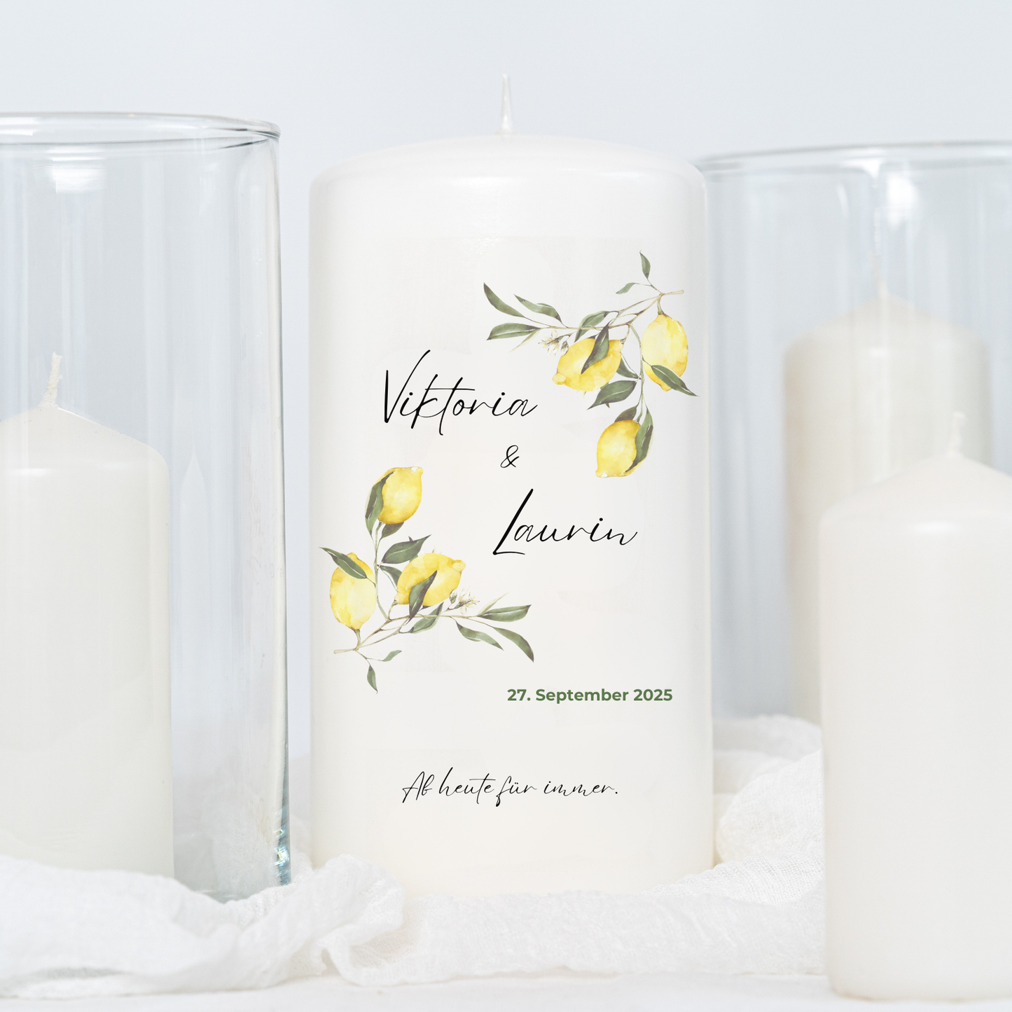 Moderne Hochzeitskerze mit Zitronen in gelb - für Hochzeiten mit italienischem oder mediterranen, sommerlichen Motto.