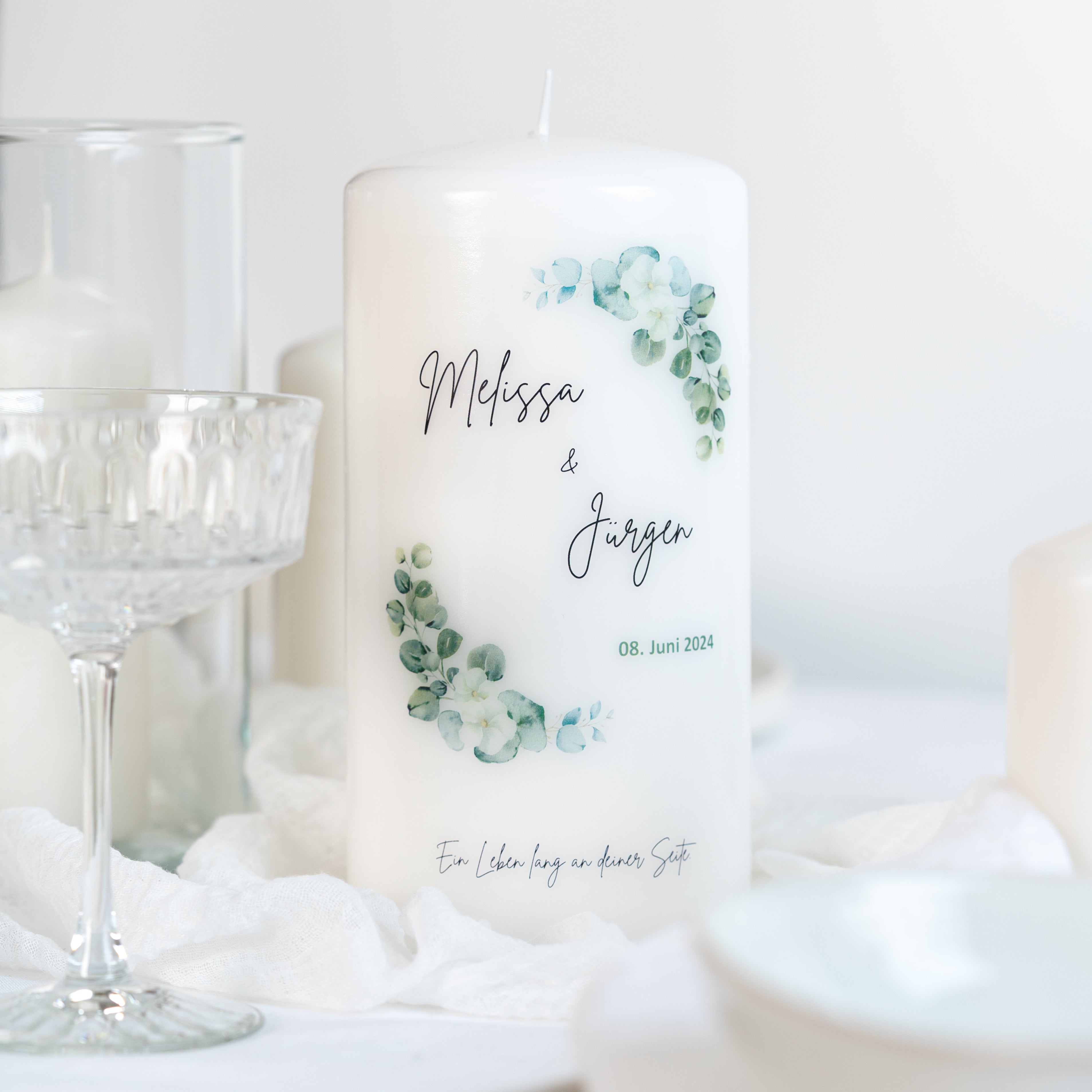 Hochzeitskerze mit Eukalyptus in grün – Luanani