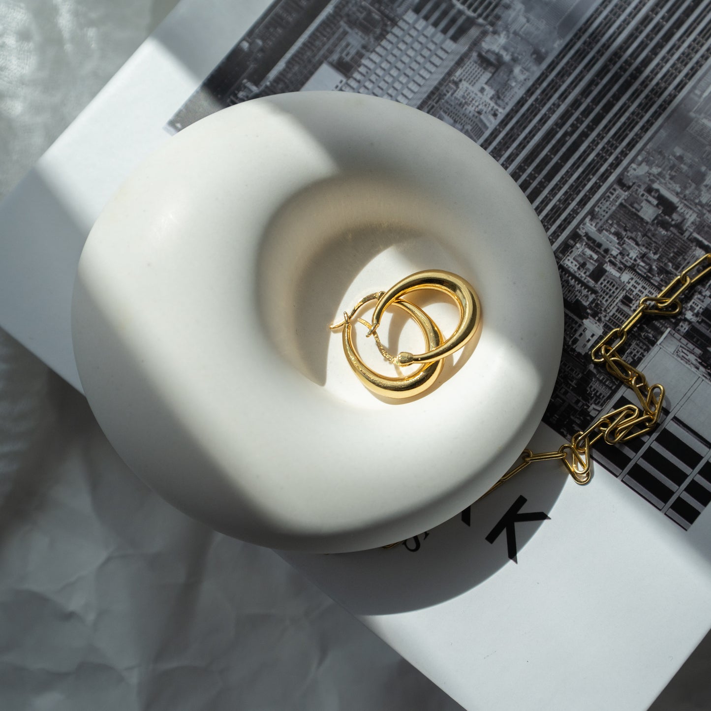 ästhetische Dekoschale, handgegossene Schmuckschale, minimalistische Ringschale, Coffeetable Deko, stilvolle Wohnaccessoires, Interior Inspiration, Handmade Home Decor, moderne Dekoidee, Unikat für Zuhause, modern, Schmuckaufbewahrung Design, eleganter Minimalismus, dekorative Ablageschale, natürliche Materialien, Instagram Interior, Pinterest Style, Slow Living, handgemachte Dekoration, liebevoll handgefertigt, nachhaltiges Design, Geschenk, Bubble, organisch, neutral