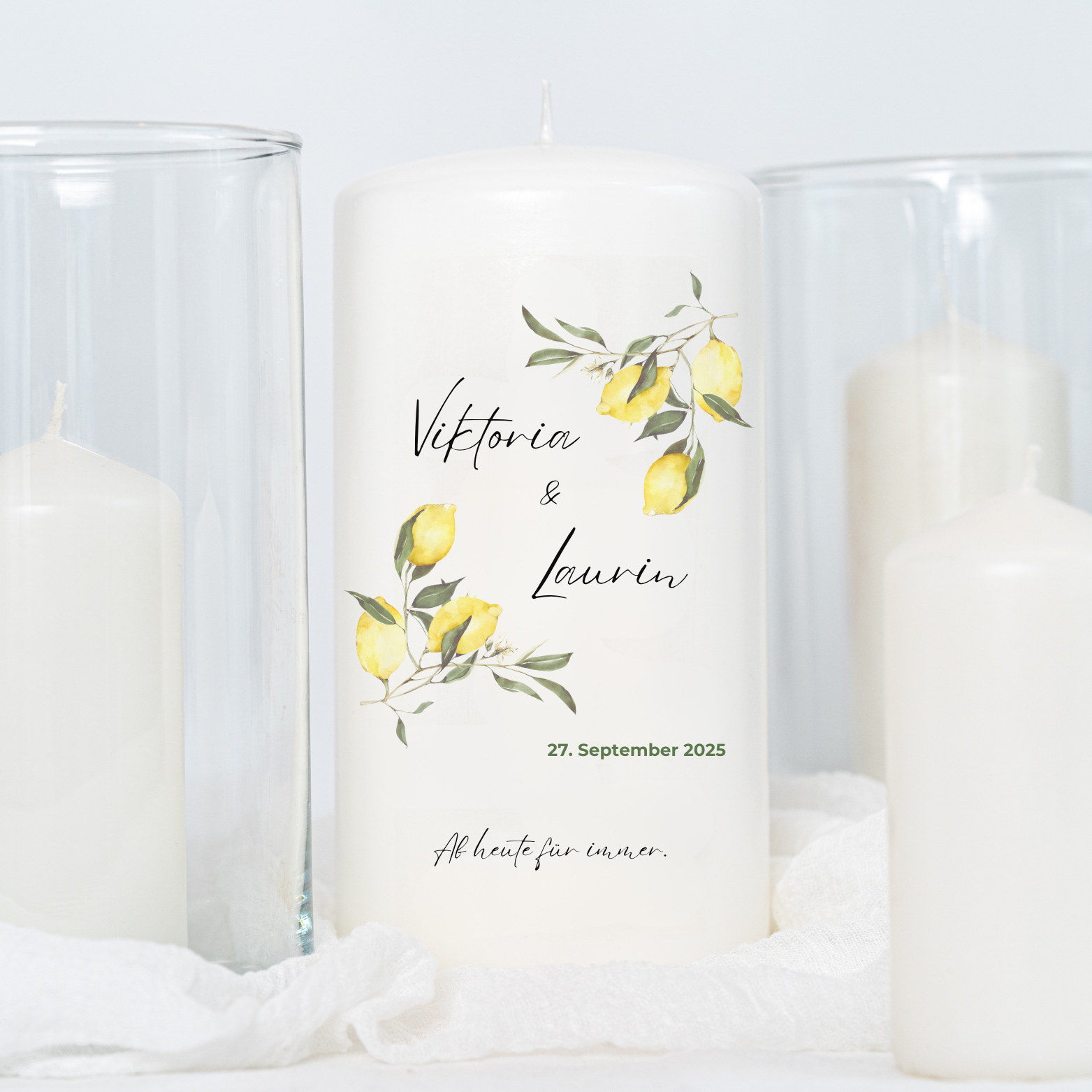 Moderne Hochzeitskerze mit Zitronen in gelb - für Hochzeiten mit italienischem oder mediterranen, sommerlichen Motto. 